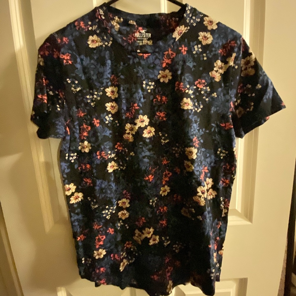 Hollister t-shirt